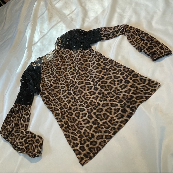 𝅺Michael Kors Leopard Animal Print Top Lace Shoulders Women Size XS - Picture 3 of 16